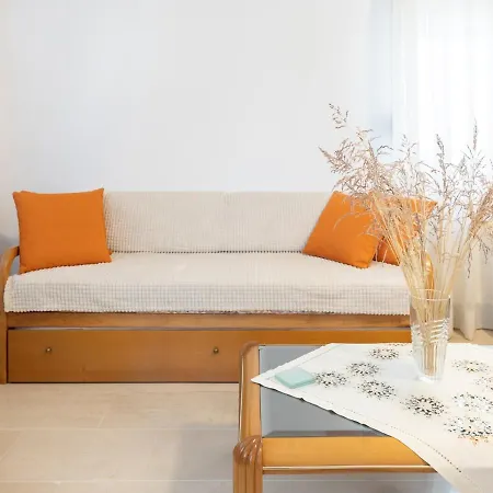 Pascal House Cozy & Comfortable With Parking, 400m Frm Apartment Mesokhórion