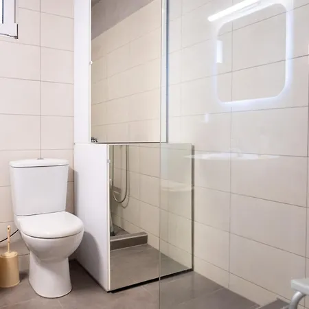 Apartment Pascal House Cozy & Comfortable With Parking, 400m Frm