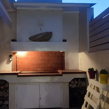 Pascal House Cozy & Comfortable With Parking, 400m Frm Apartment Mesokhórion