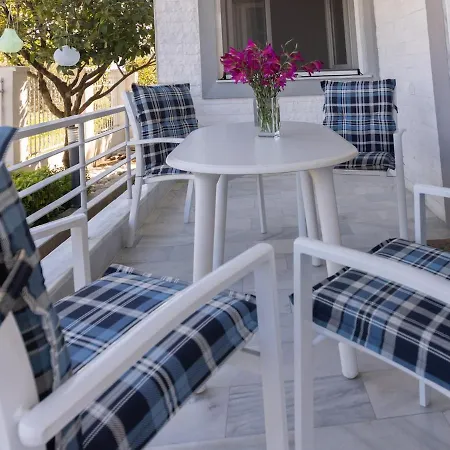 Pascal House Cozy & Comfortable With Parking, 400m Frm Apartment