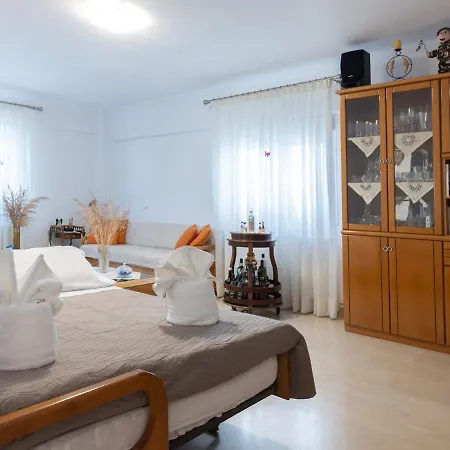 Apartment Pascal House Cozy & Comfortable With Parking, 400m Frm