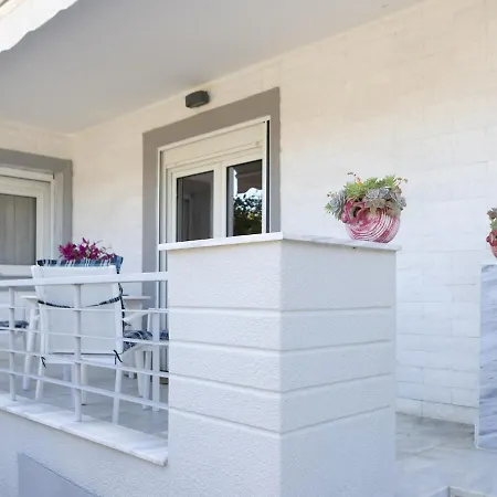 Pascal House Cozy & Comfortable With Parking, 400m Frm Mesokhórion