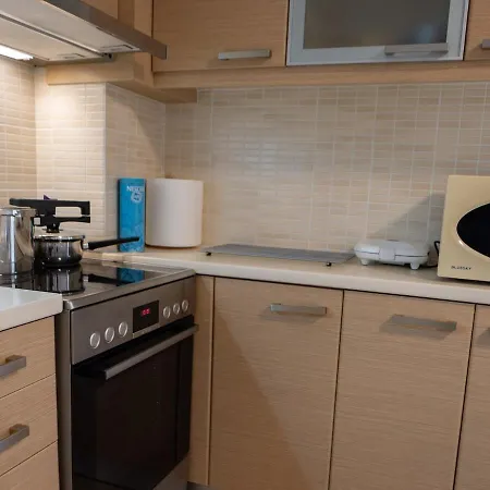 Pascal House Cozy & Comfortable With Parking, 400m Frm Apartment