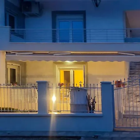 Pascal House Cozy & Comfortable With Parking, 400m Frm Apartment Mesokhórion