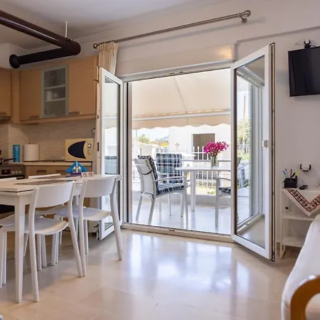Pascal House Cozy & Comfortable With Parking, 400m Frm Apartment