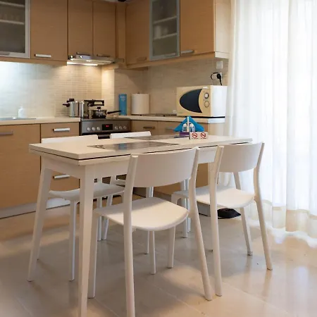 Pascal House Cozy & Comfortable With Parking, 400m Frm Apartment Mesokhórion