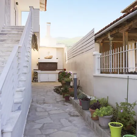 Pascal House Cozy & Comfortable With Parking, 400m Frm Apartment