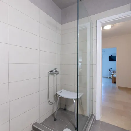 Pascal House Cozy & Comfortable With Parking, 400m Frm Apartment Mesokhórion
