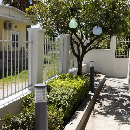 Pascal House Cozy & Comfortable With Parking, 400m Frm