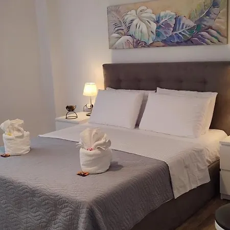 Pascal House Cozy & Comfortable With Parking, 400m Frm Apartment