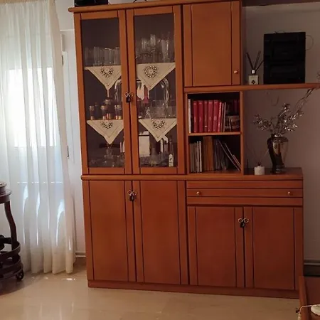 Pascal House Cozy & Comfortable With Parking, 400m Frm
