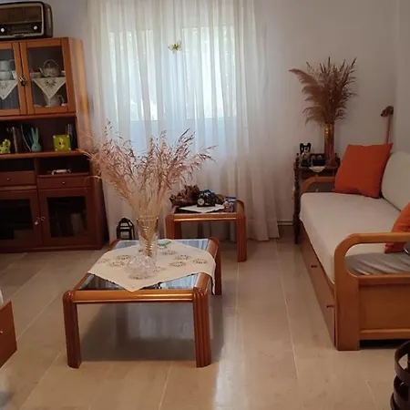 Pascal House Cozy & Comfortable With Parking, 400m Frm Apartment