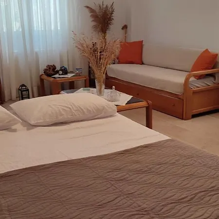 Apartment Pascal House Cozy & Comfortable With Parking, 400m Frm